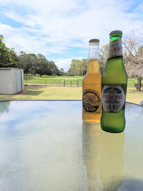Home with Golf Course Frontage !, Toowoomba